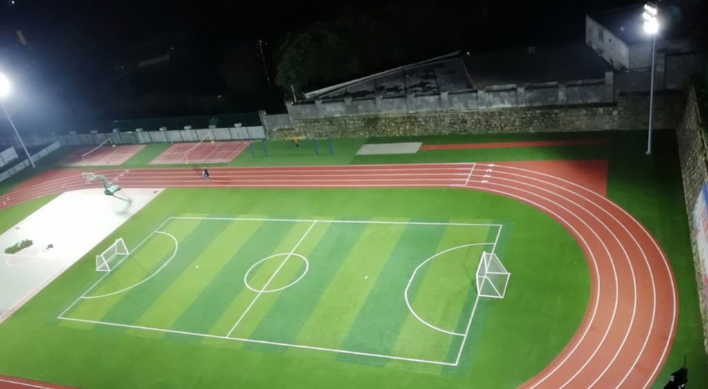 iluminação-de-estádio-de-futebol-com-pista-de-corrida