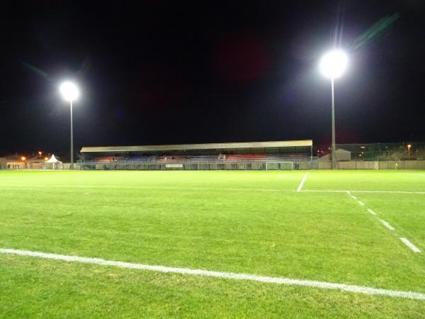 iluminação de estádio de futebol